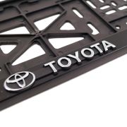Рамка с нижней защел. Toyota черная с серебром